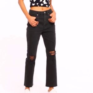 Women’s super-high rise distressed slim straight jean Wild fable black size 4